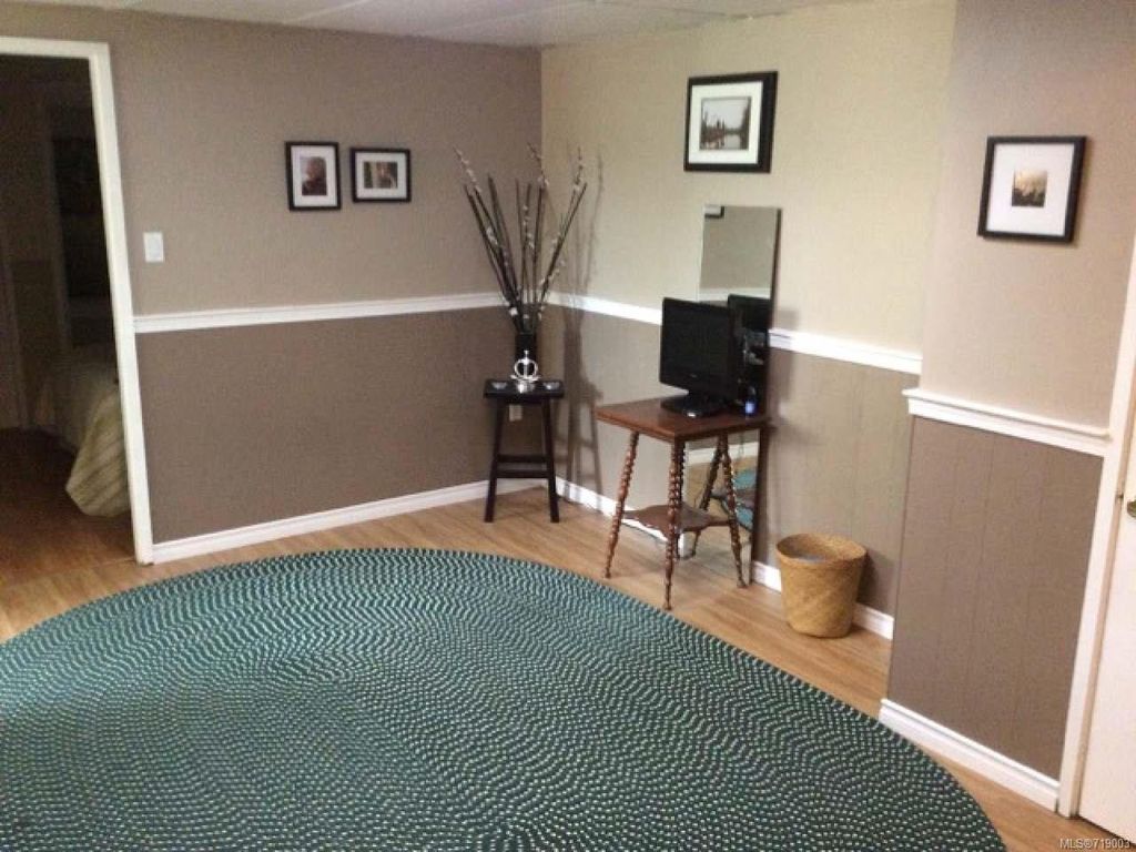 listing image 16048200198057436834