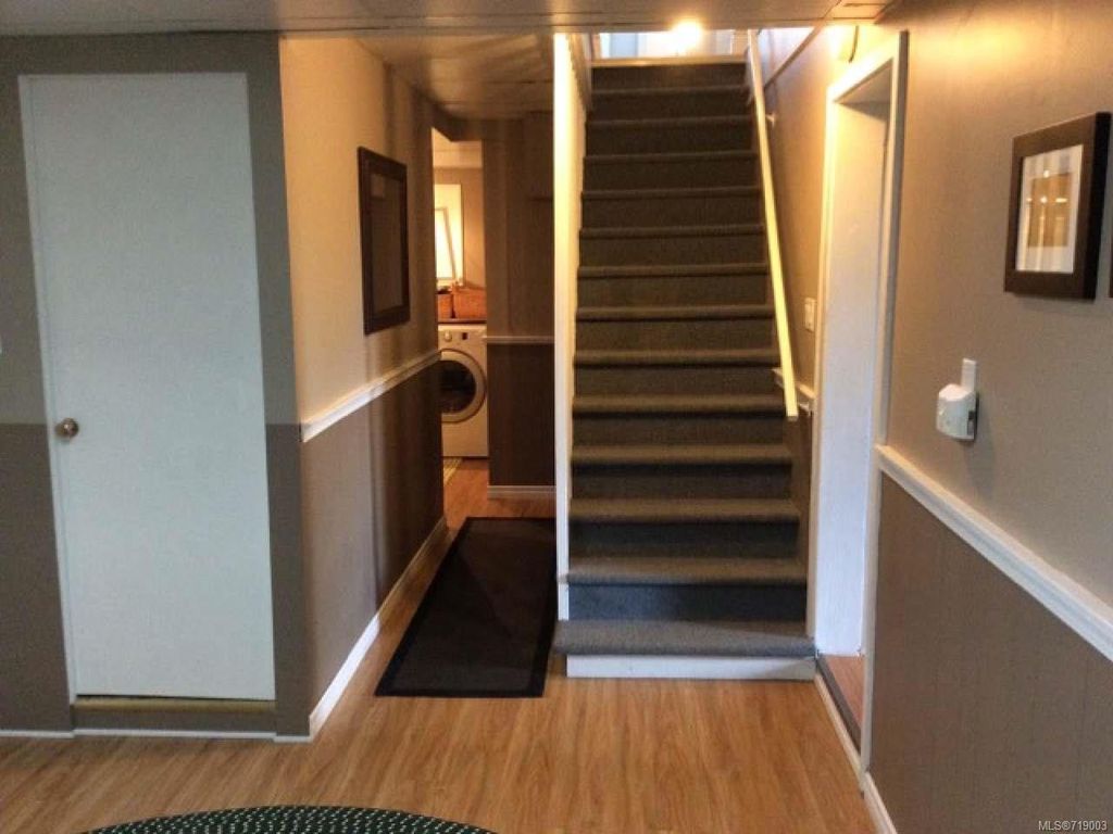 listing image 16041359958412307996
