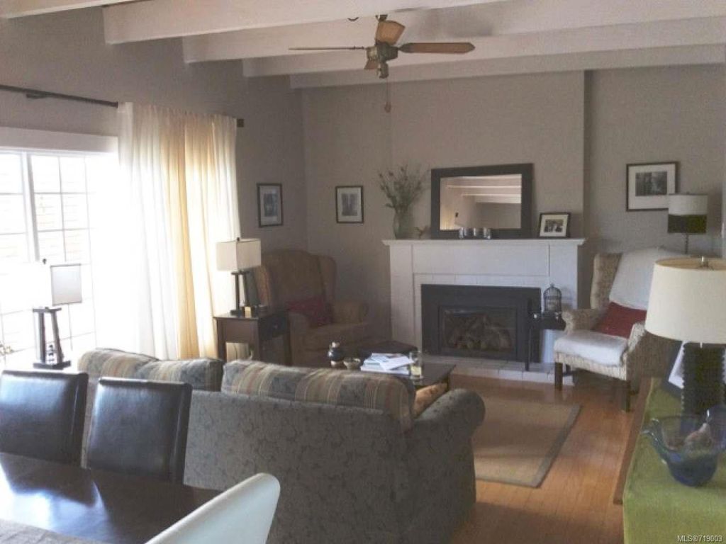 listing image 16042338446930038193
