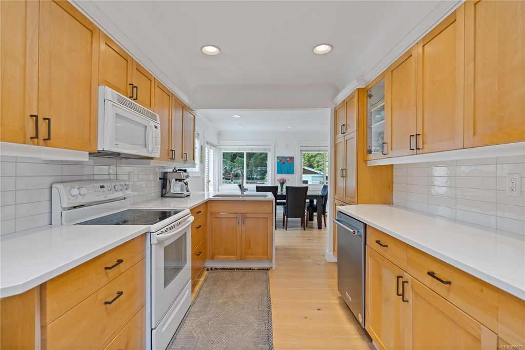listing image 16045593883544219083