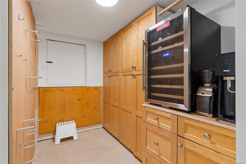 listing image 16040246327263424919