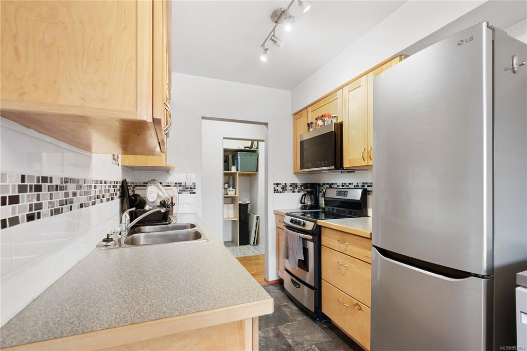 listing image 16046759663501227759