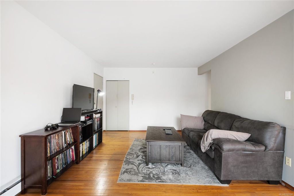 listing image 16046619313217125469