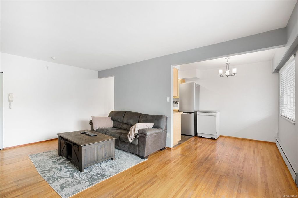 listing image 16049733741735582439