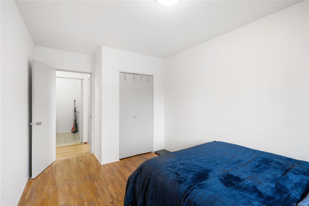 listing image 16044739810527457807