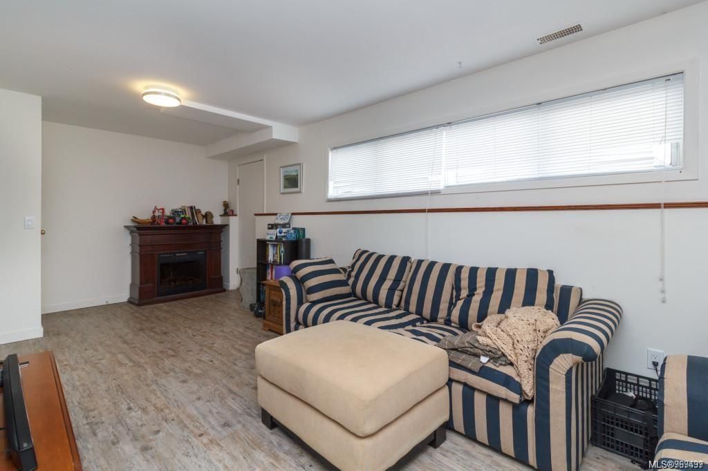 listing image 16045648413236449929