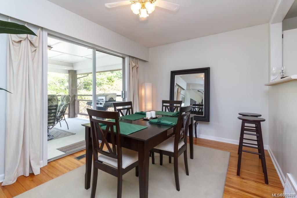 listing image 16048438371625900413