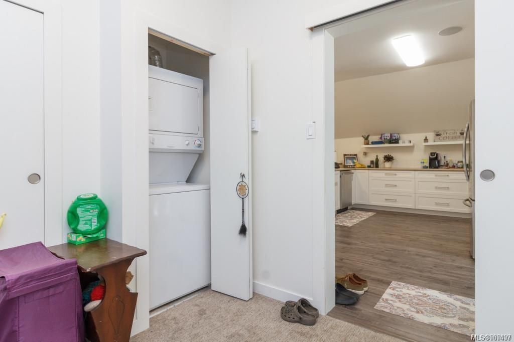 listing image 16044115059243418656