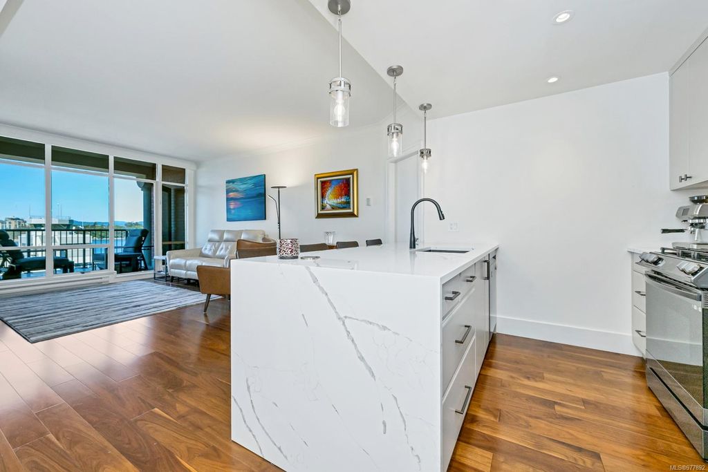 listing image 16049679294297904824