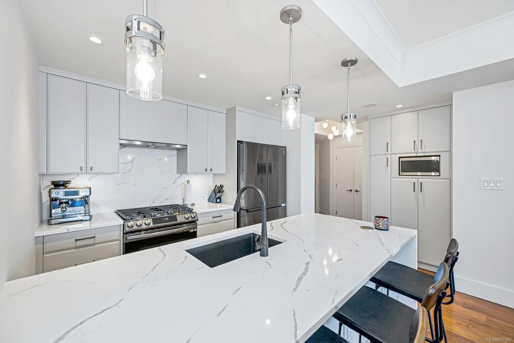 listing image 16045063488962078555