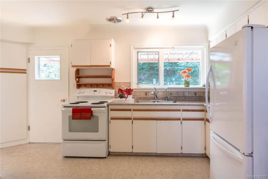 listing image 16047305807892615878