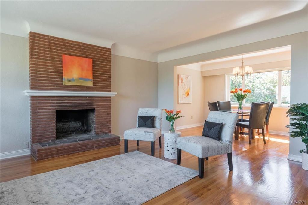 listing image 16048353533906240997