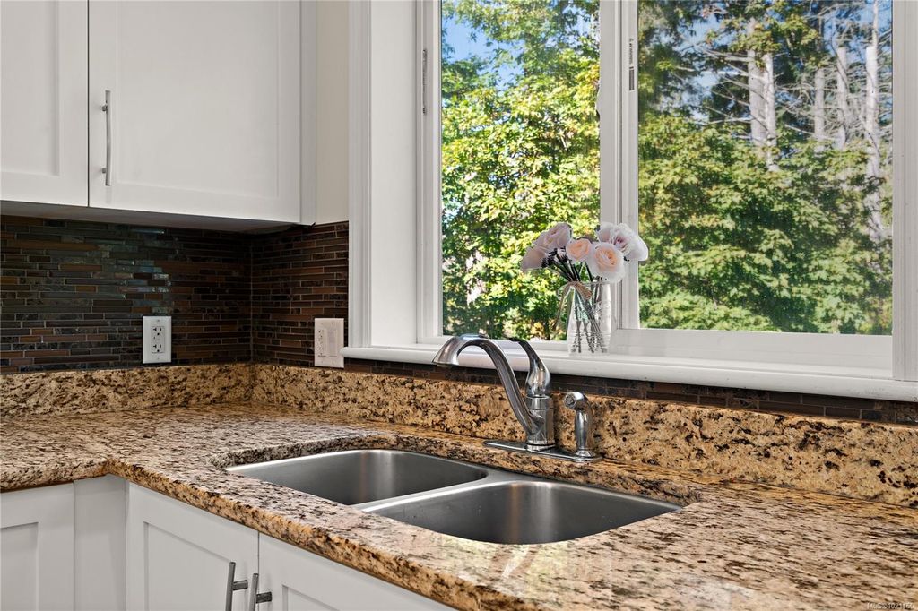 listing image 16047425997948388589