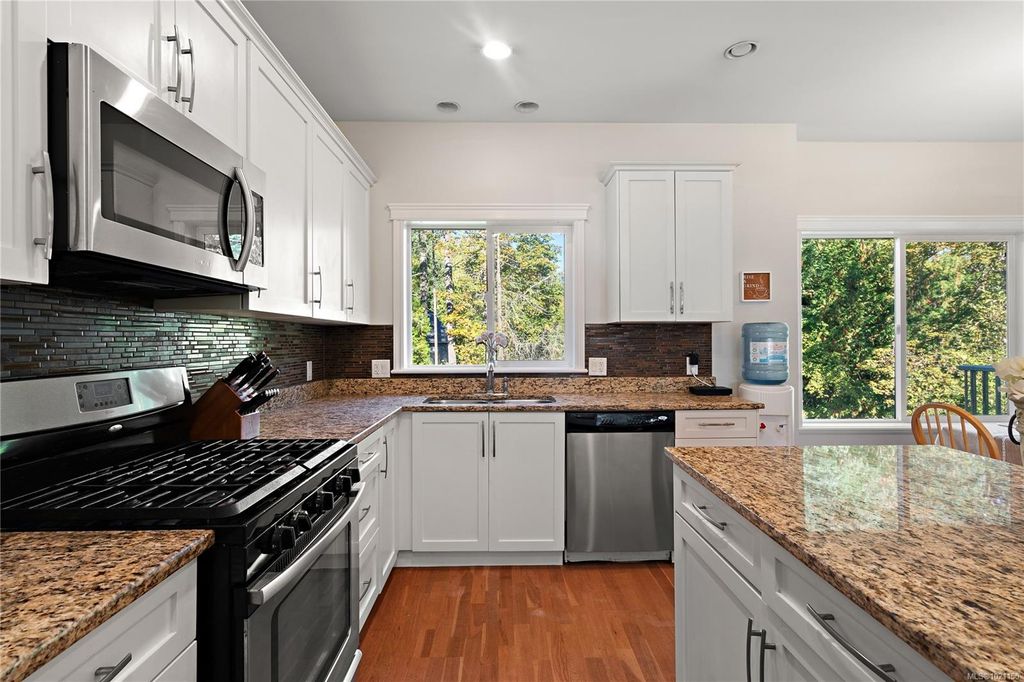 listing image 16048548747125384383