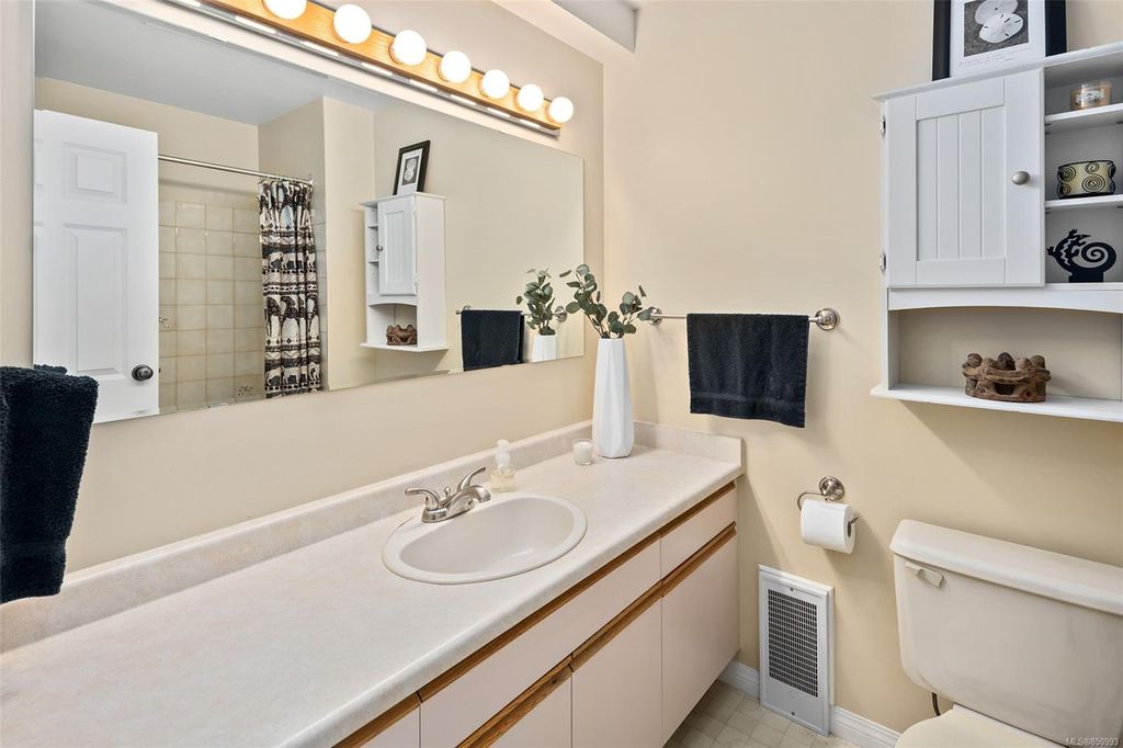 listing image 16041917255000492689