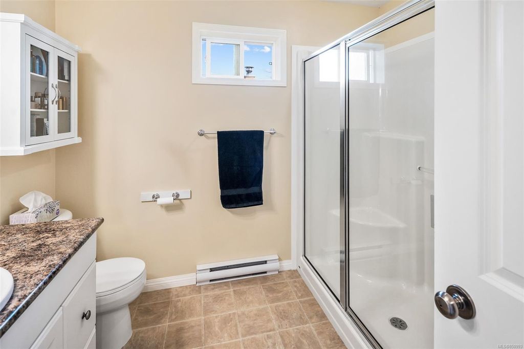 listing image 16048952971674185059