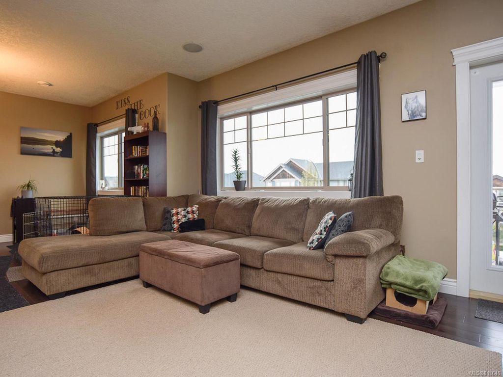 listing image 16048183765205024395