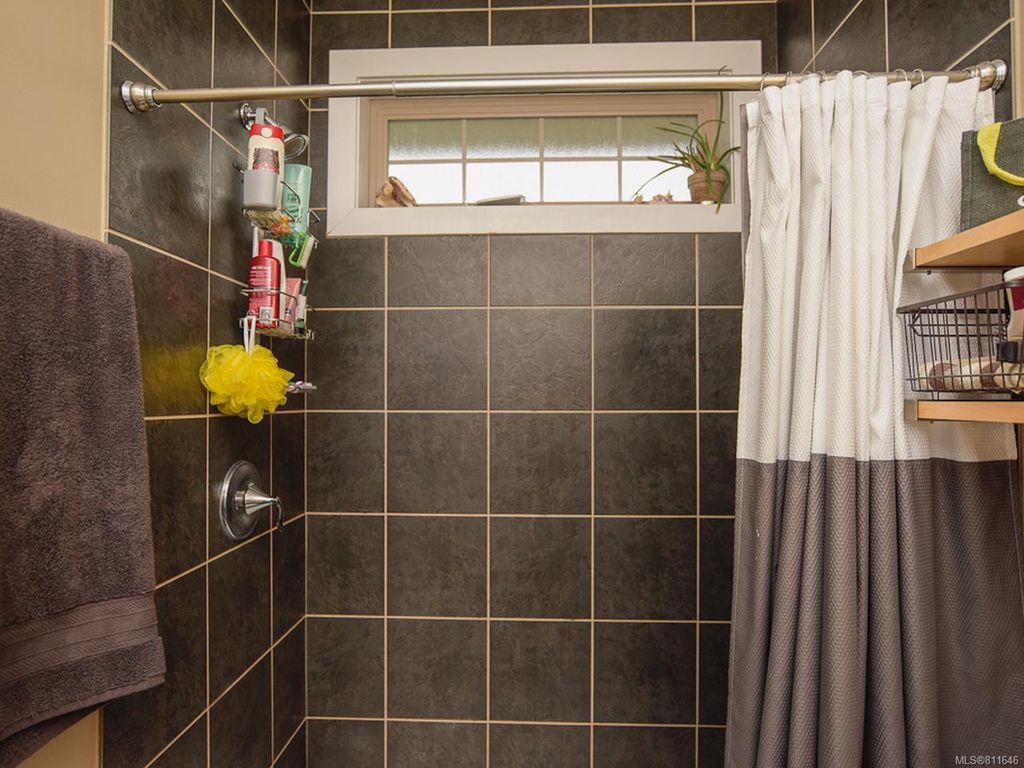 listing image 16046042361783716990