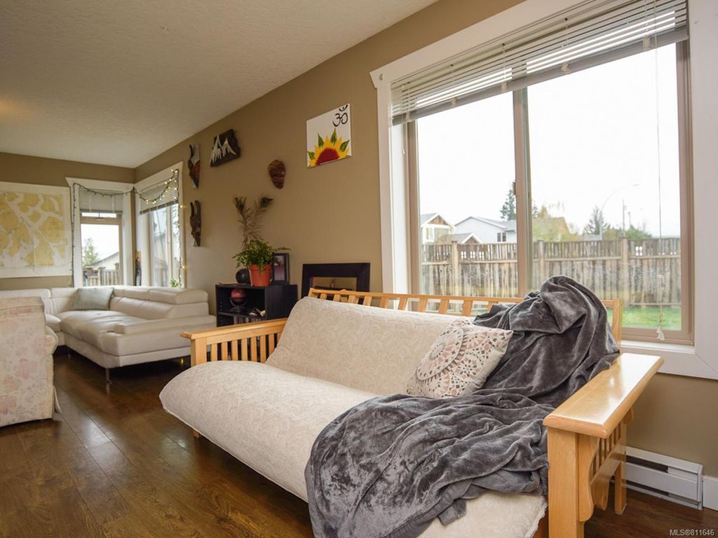 listing image 16040824811176742903