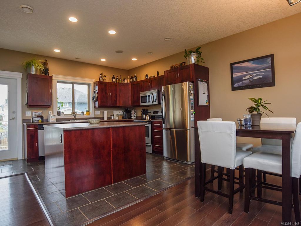 listing image 16046847796007597194