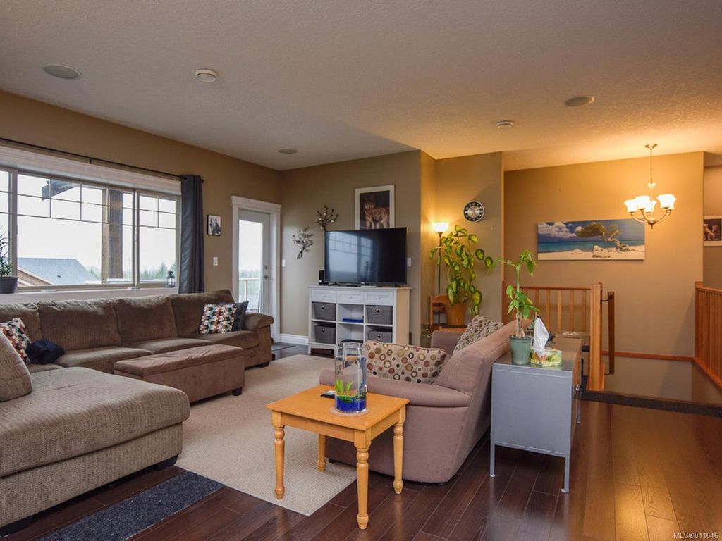 listing image 16041050685421373008