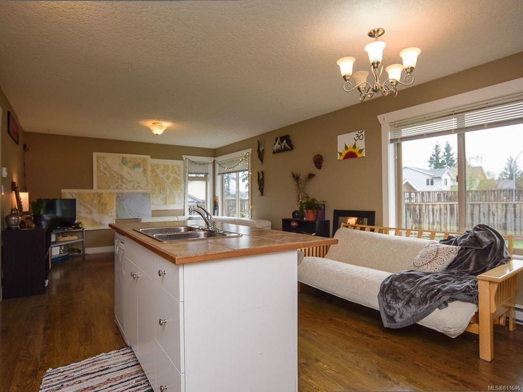 listing image 16049085122010290224