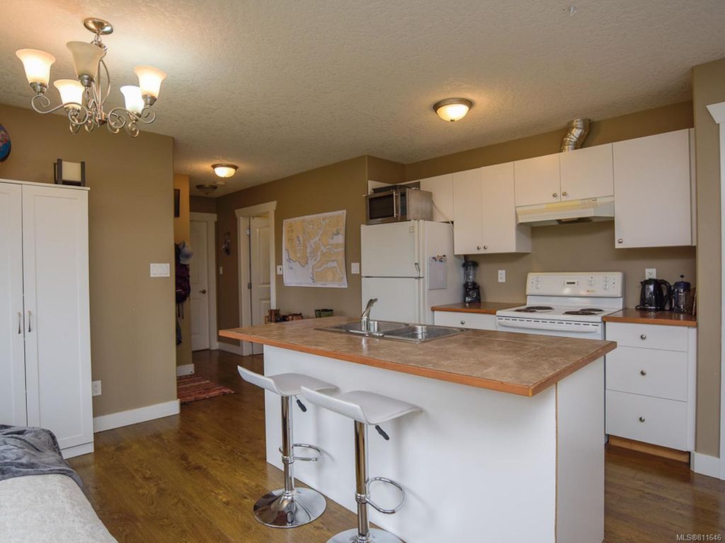 listing image 16049829542350237580