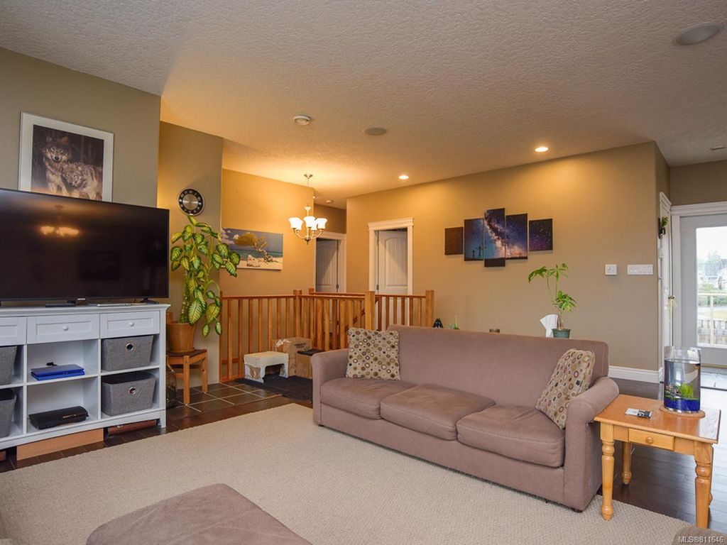 listing image 16047841127143275606