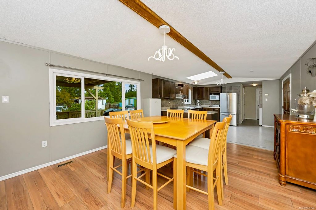 listing image 16040202148605247602