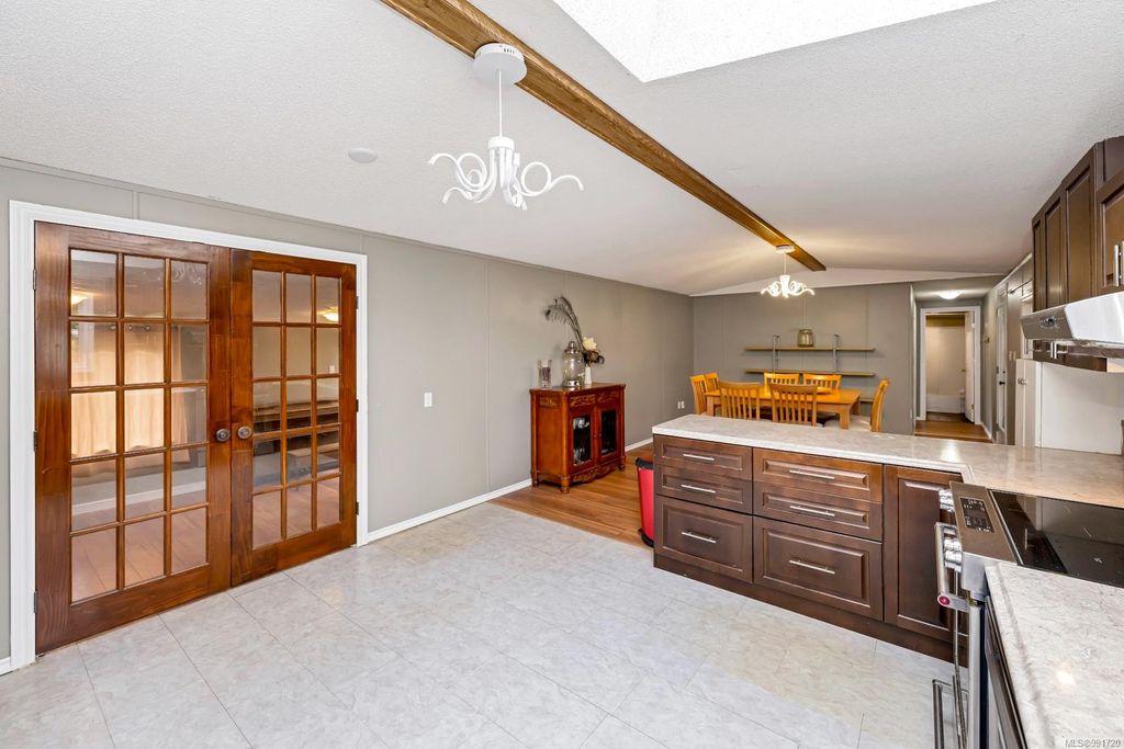 listing image 16045653003331212738