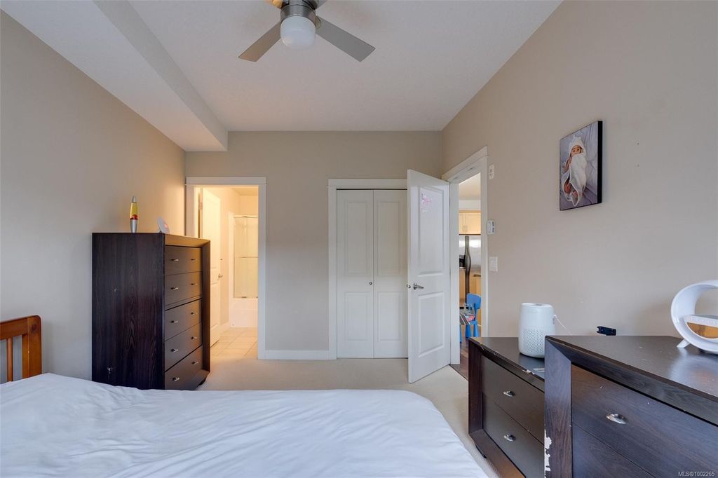 listing image 16044784593595484879