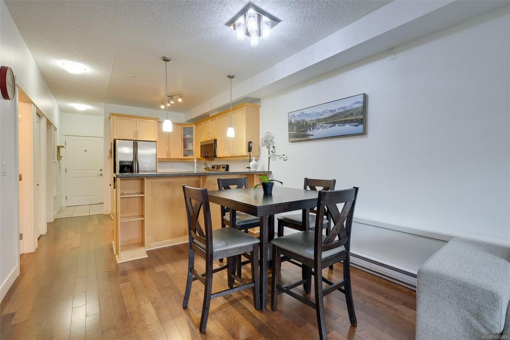 listing image 16041113284838393311
