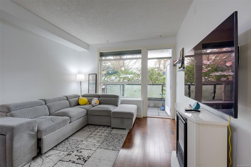 listing image 16044981395687704476