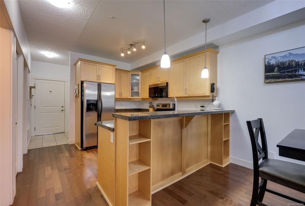 listing image 16043170054597418702