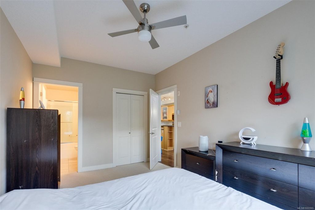 listing image 16046071930251957429