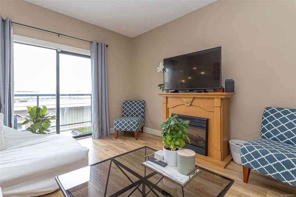 listing image 16042993312841084200