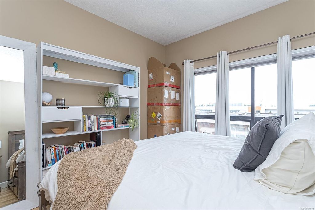 listing image 16040331826860636013