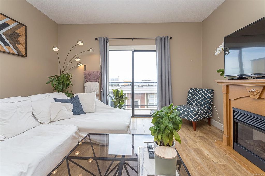 listing image 16043077722095756997