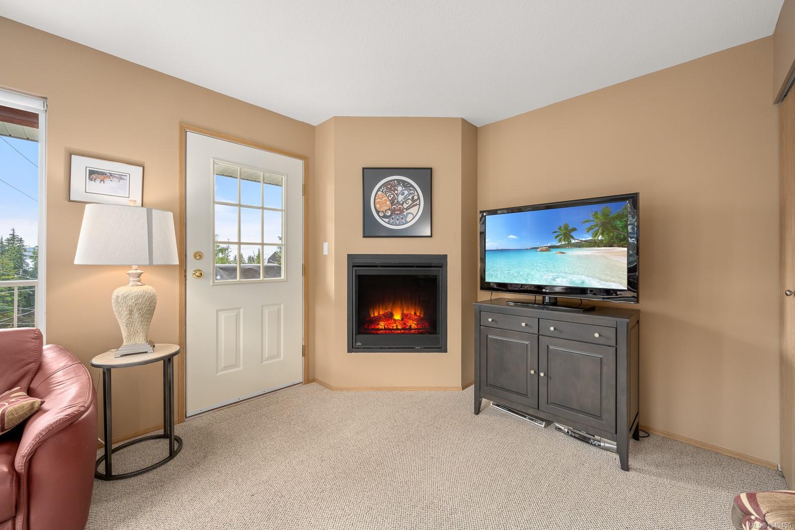 699 Castle Crag Cres 3