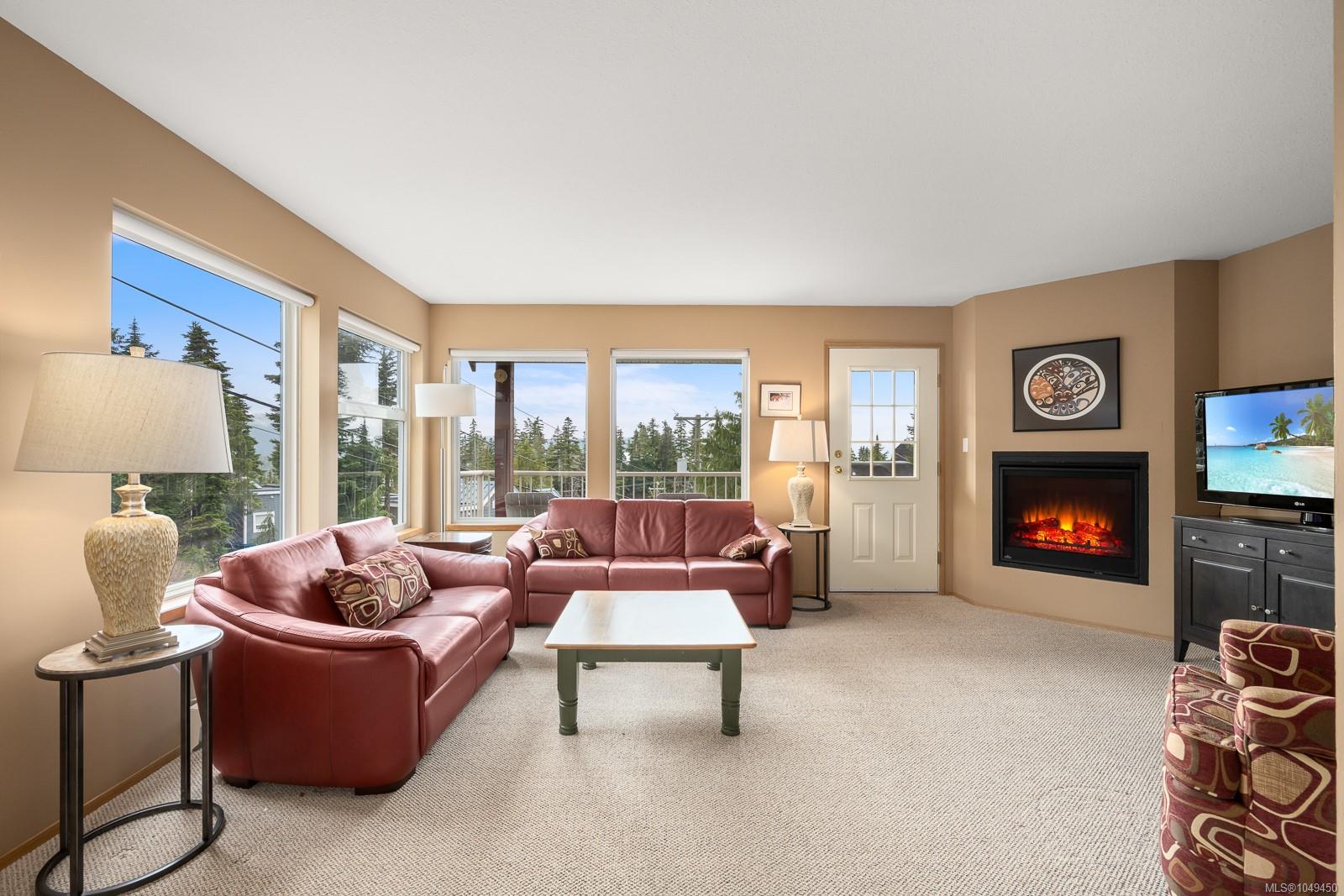 699 Castle Crag Cres 3