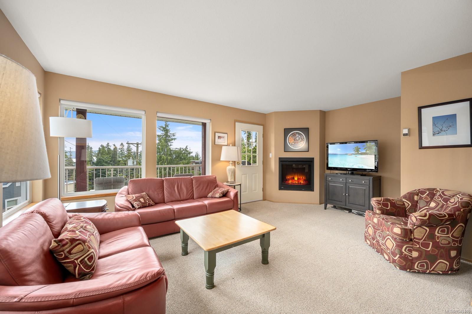 699 Castle Crag Cres 3
