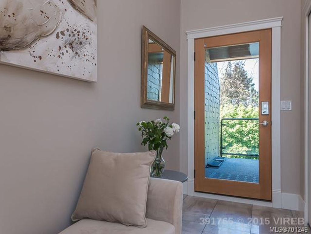 listing image 16042733970740734875
