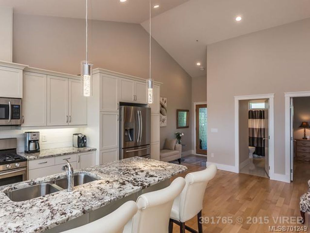 listing image 16049829420671085337