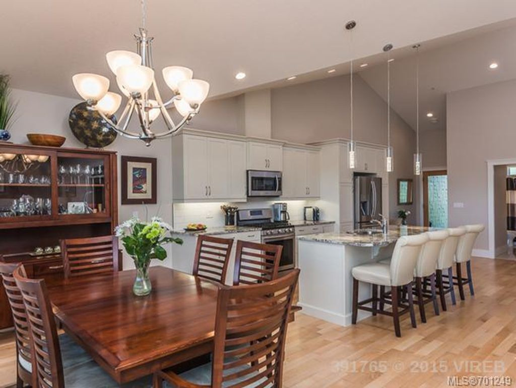 listing image 16048941008819867041
