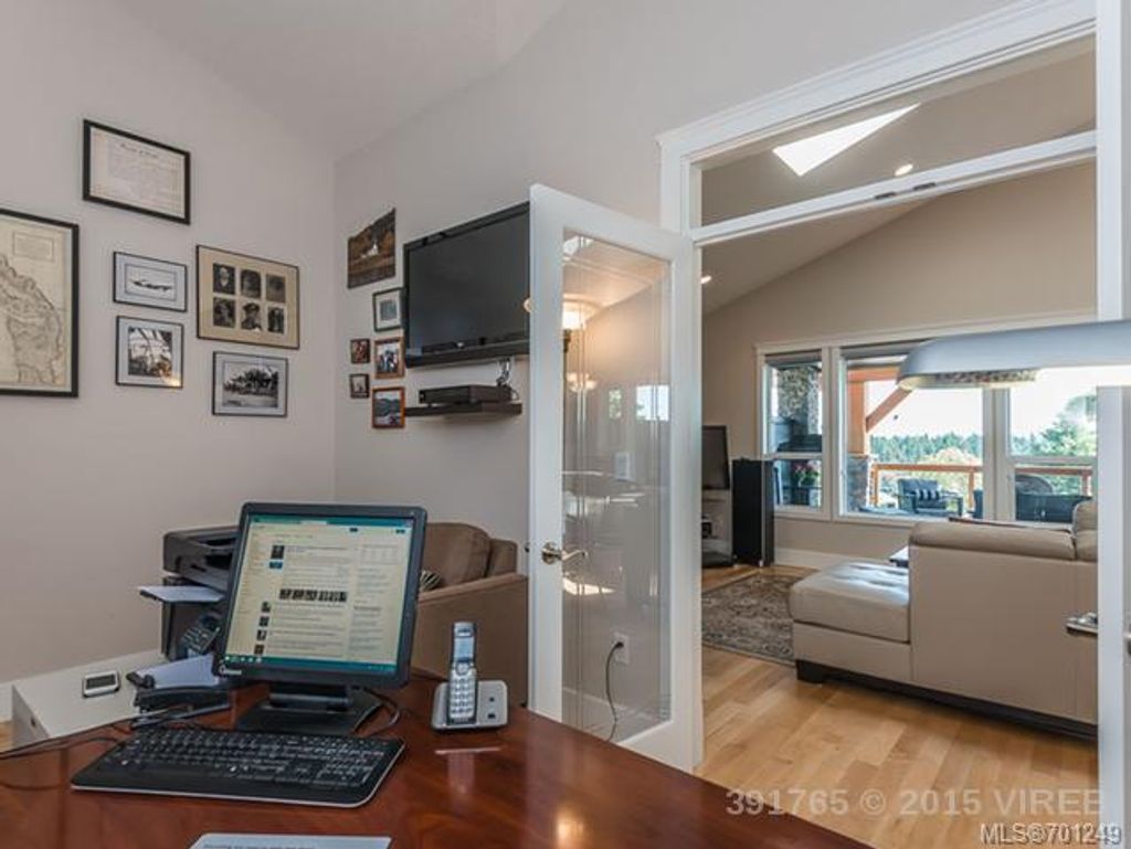 listing image 16047959918808900649