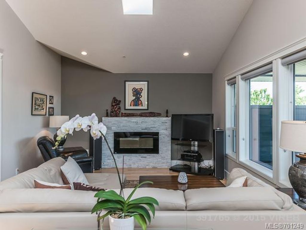 listing image 16049644425544817024