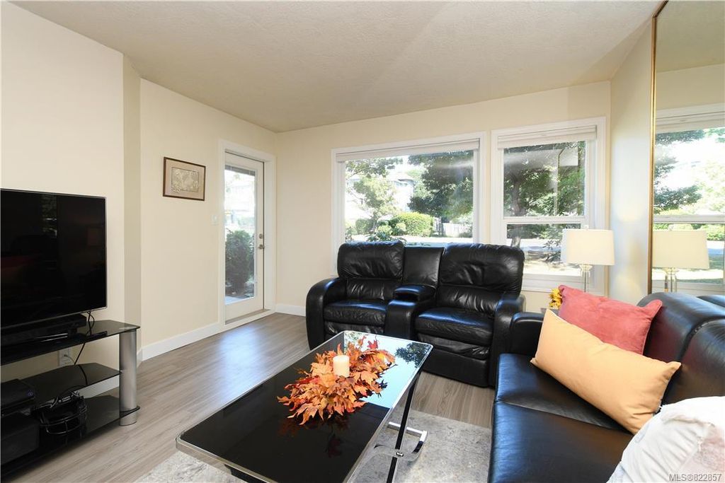 listing image 16042493675944