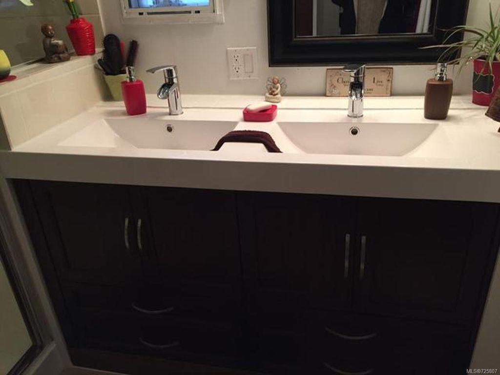 listing image 16044221923123394047