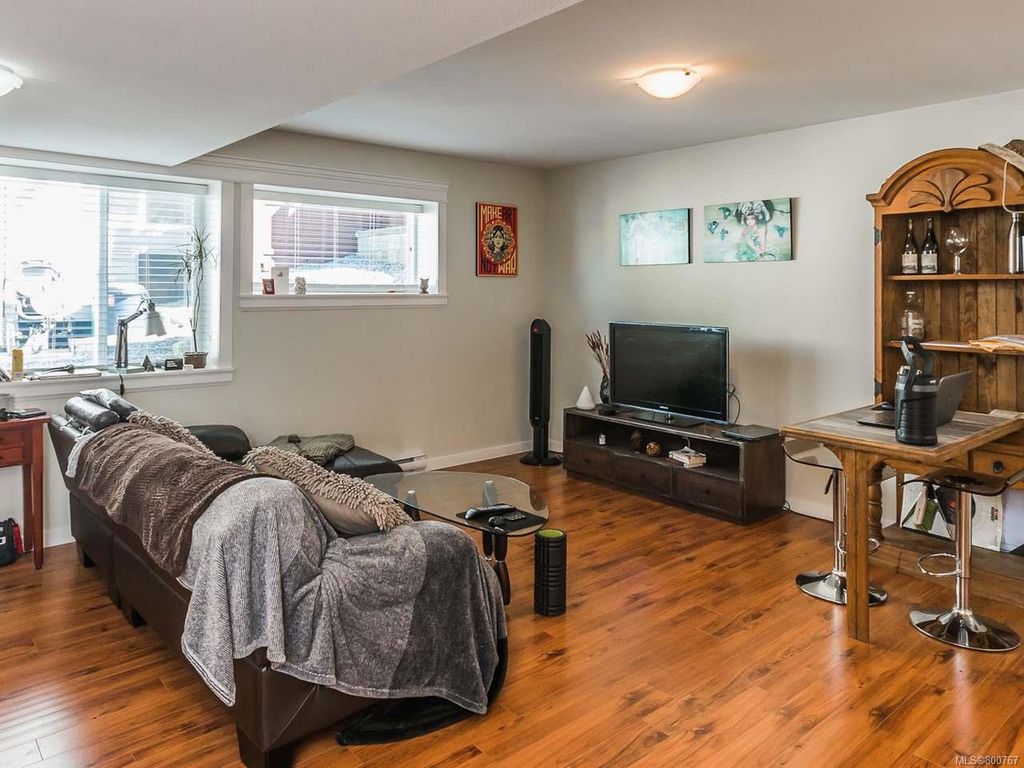 listing image 16048206003603576961
