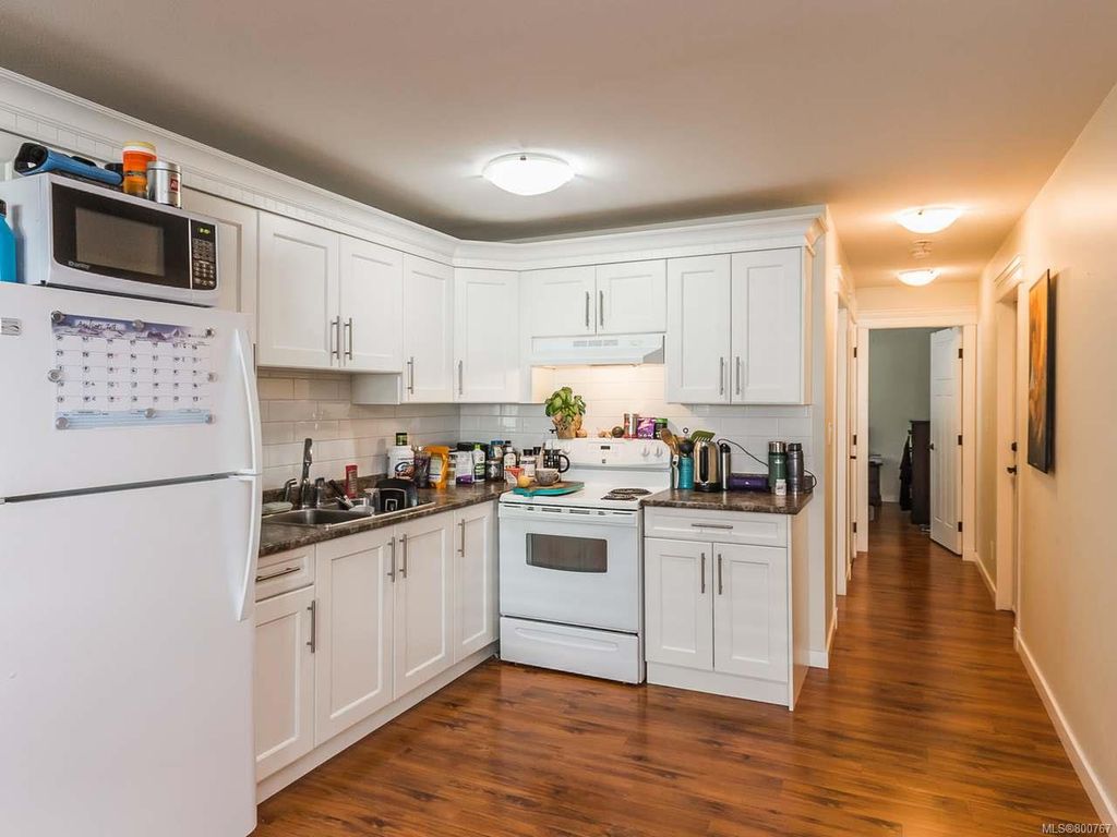 listing image 16049699835921424809